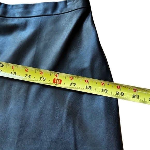 Dynamite A-Line Black Faux Leather Mini- Skirt EUC - Picture 6 of 11